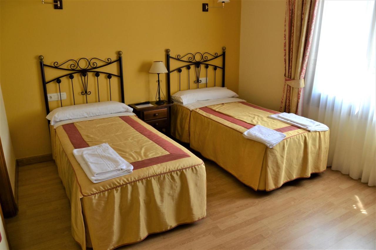 Hostal Infanta Dona Leonor Palencia Exterior photo