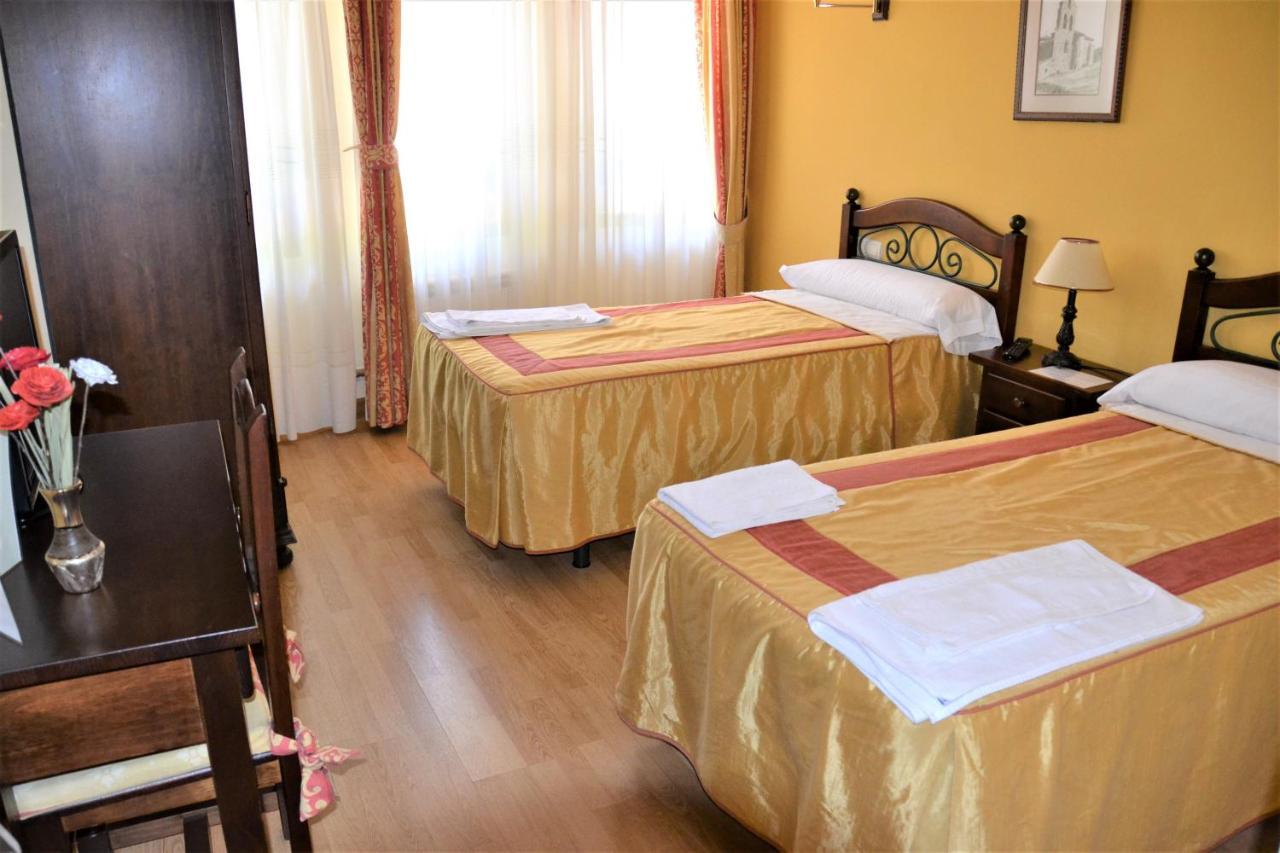 Hostal Infanta Dona Leonor Palencia Exterior photo
