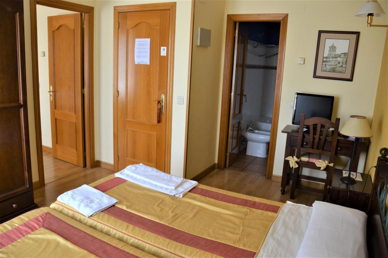 Hostal Infanta Dona Leonor Palencia Exterior photo