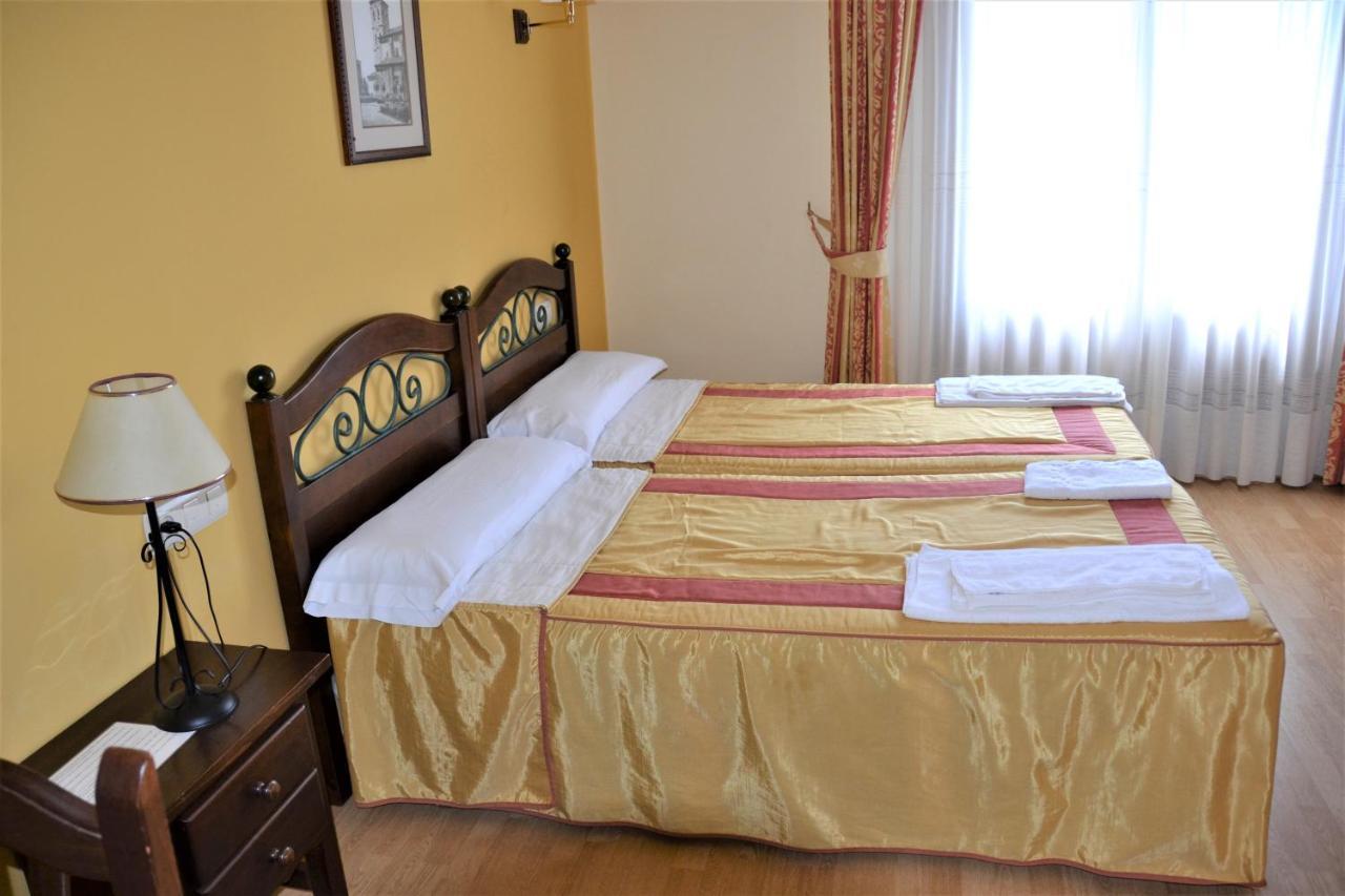 Hostal Infanta Dona Leonor Palencia Exterior photo