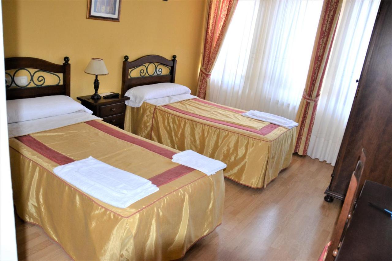 Hostal Infanta Dona Leonor Palencia Exterior photo